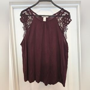 H&M Short sleeve blouse with lace like shoulder detail